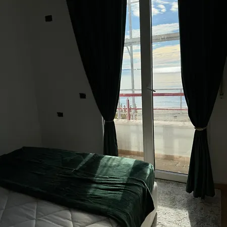 Front Superior Forest Appartement *