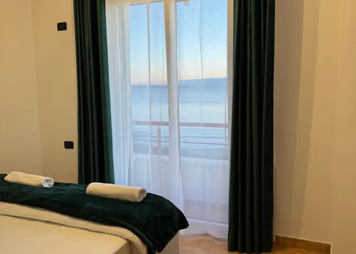 Front Superior Forest